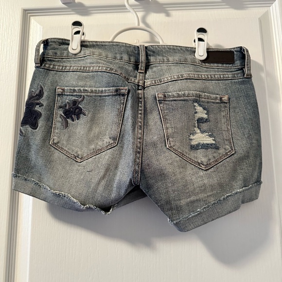 Bootlegger ladies Jean shorts 🩳 - Picture 2 of 6